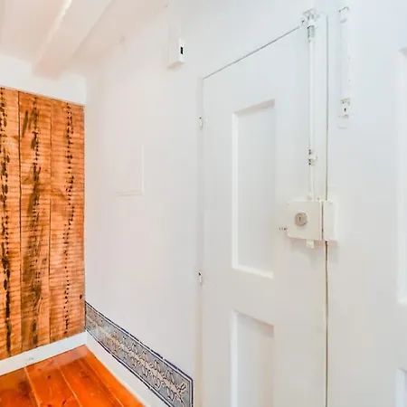 Апартаменты Spacious 3br In Praca Da Figueira-central Location