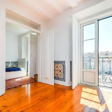 Spacious 3br In Praca Da Figueira-central Location * Лиссабон